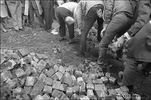 Paris 68 serge hambourg cobblestones.jpg