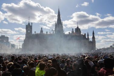 Перед зданием Парламента в Оттаве