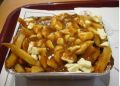 Расовое квебекское хрючево под названием «poutine»