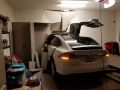 Tesla умеет парковаться автоматически, да